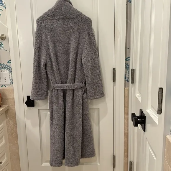 Barefoot dreams robe new!