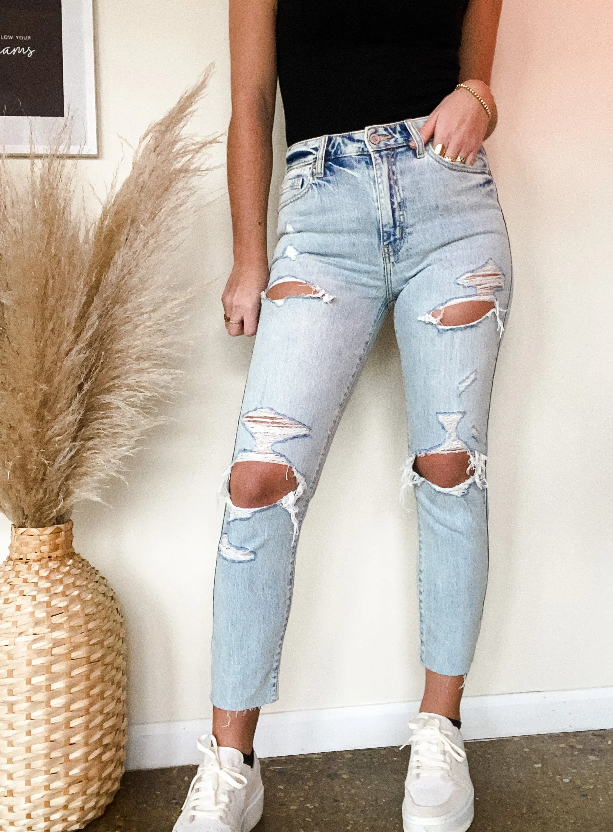 LAYNE SUPER HIGH RISE MOM JEAN CROP