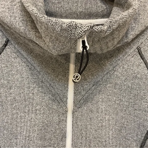 lululemon Be Present Jacket Heathered Herringbone Size 8, EUC