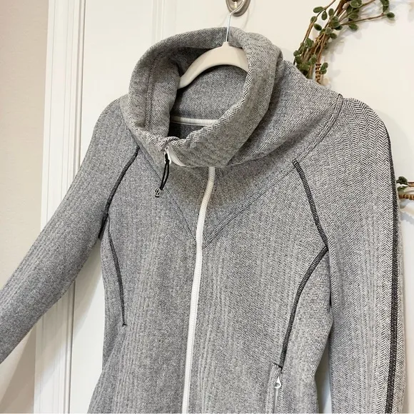 lululemon Be Present Jacket Heathered Herringbone Size 8, EUC