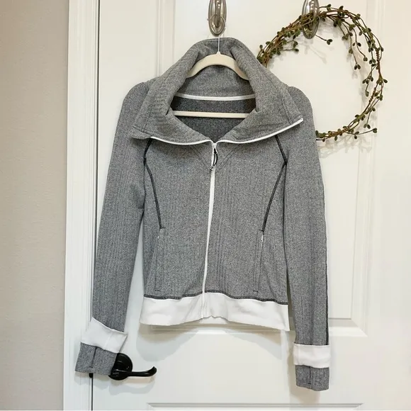 lululemon Be Present Jacket Heathered Herringbone Size 8, EUC