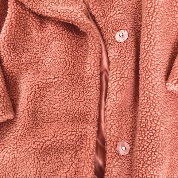 NWT- (Fits like a medium)Sadie And Sage ‘Gemma Teddy Coat’ Baby Pink Color