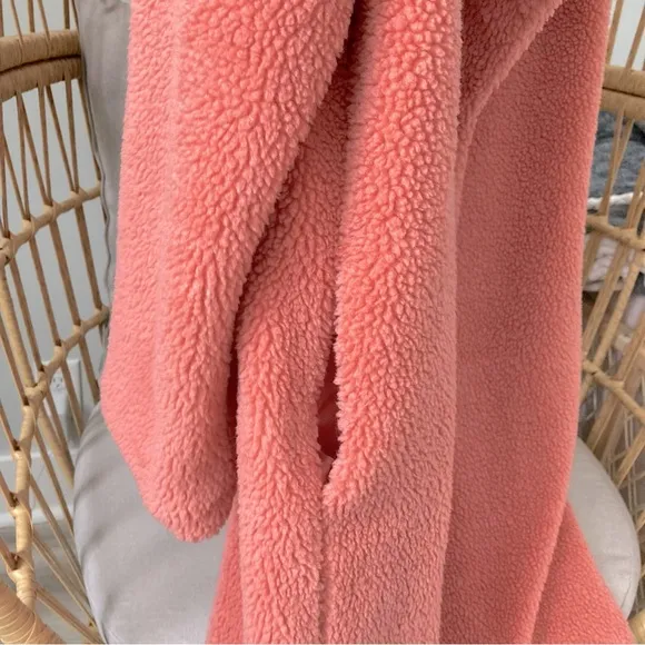 NWT- (Fits like a medium)Sadie And Sage ‘Gemma Teddy Coat’ Baby Pink Color