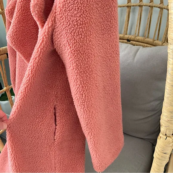 NWT- (Fits like a medium)Sadie And Sage ‘Gemma Teddy Coat’ Baby Pink Color