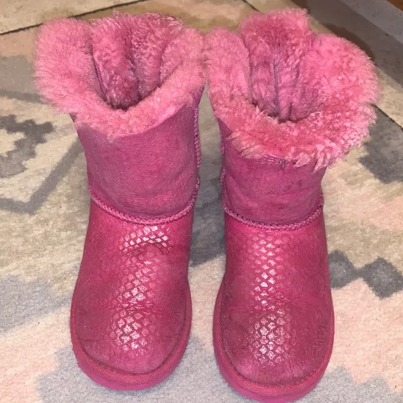 Pink uggs