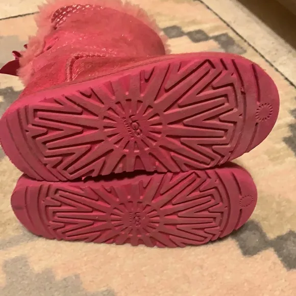 Pink uggs