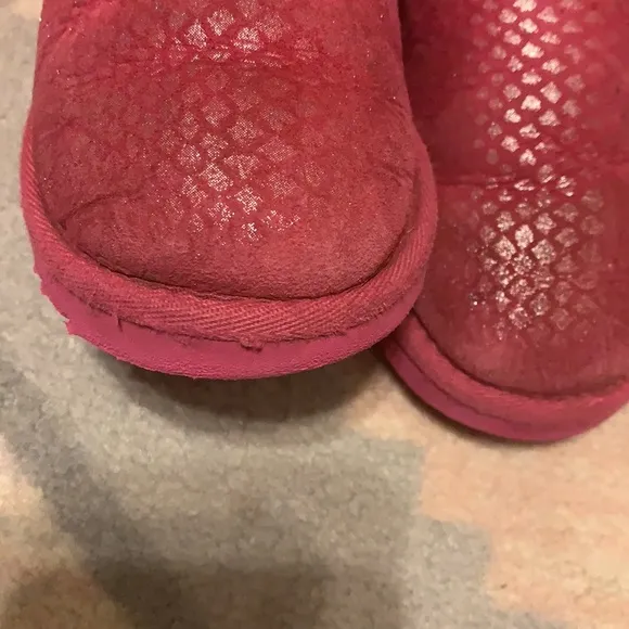 Pink uggs