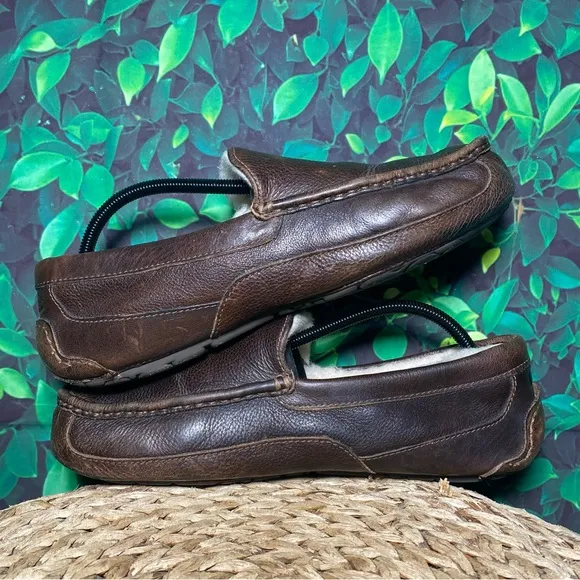 Ugg ascot brown leather insualted house slippers