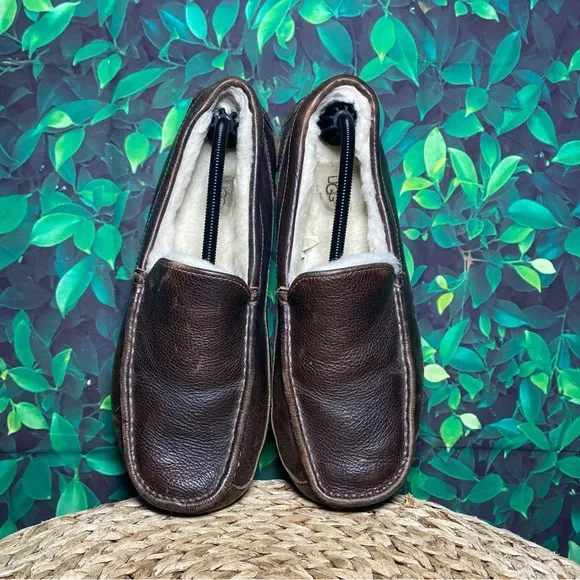 Ugg ascot brown leather insualted house slippers