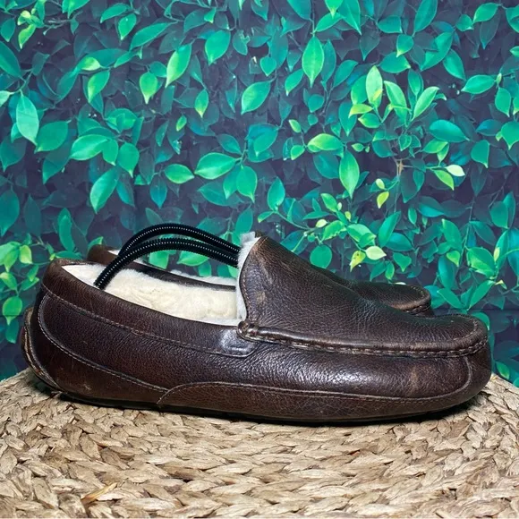 Ugg ascot brown leather insualted house slippers