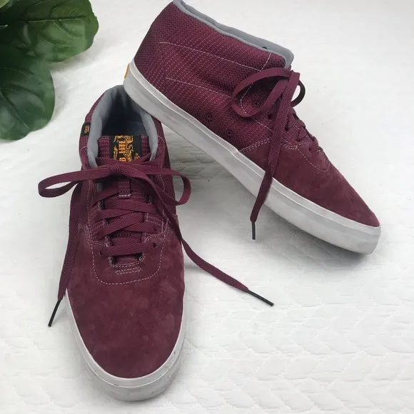 Van’s CAB Lite Ultra Cush Men’s Burgundy Suede Hightops Size 10