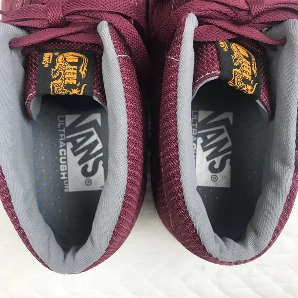 Van’s CAB Lite Ultra Cush Men’s Burgundy Suede Hightops Size 10
