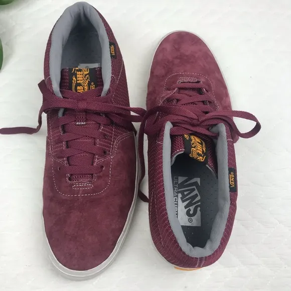 Van’s CAB Lite Ultra Cush Men’s Burgundy Suede Hightops Size 10